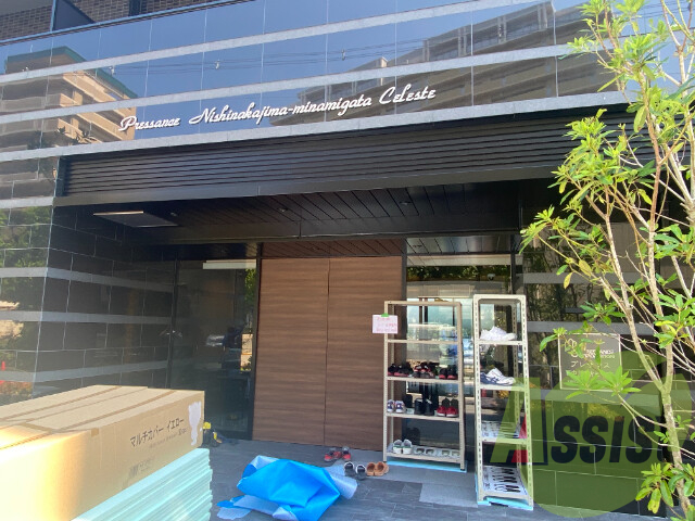 建物エントランス