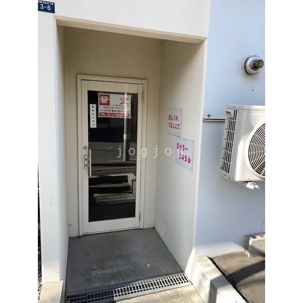 建物エントランス