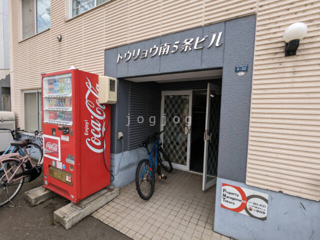 建物エントランス