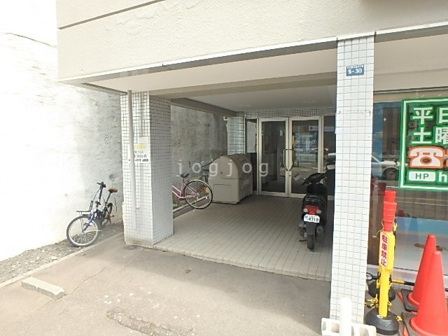 建物エントランス