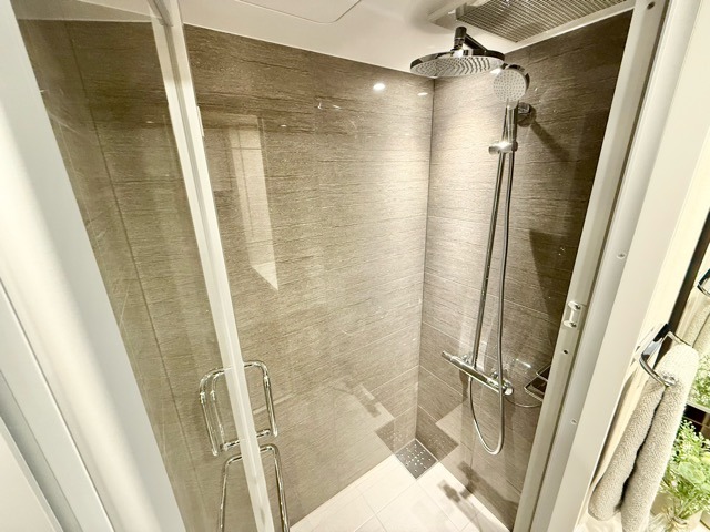 シャワールーム