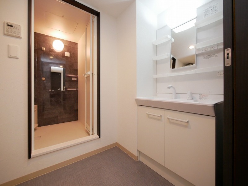 シャワールーム